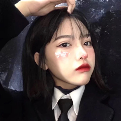微信气质诡异女生头像