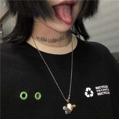 微信气质诡异女生头像