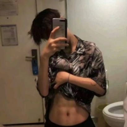 狂野帅气的微信八块腹肌男生系列头像下载