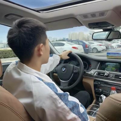 撩妹专用的微信时尚酷炫男生头像下载