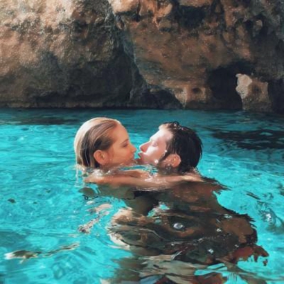 帅气个性的微信欧美范情侣头像合集下载