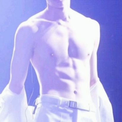 狂野帅气的微信八块腹肌男生系列头像下载