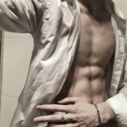 狂野帅气的微信八块腹肌男生系列头像下载