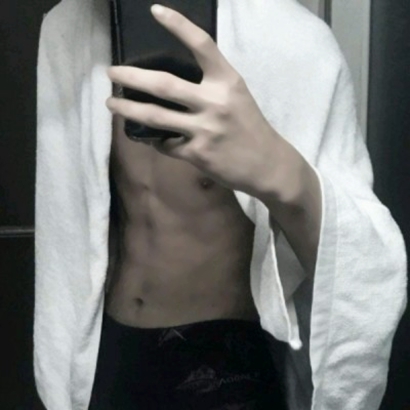 狂野帅气的微信八块腹肌男生系列头像下载