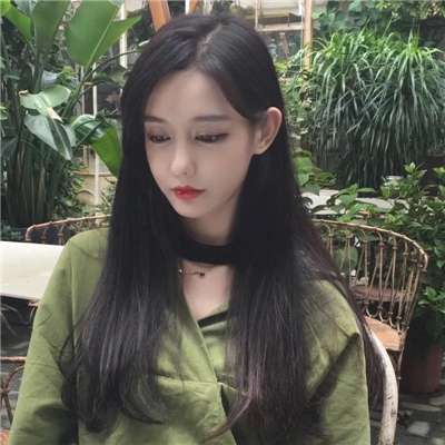 微信时尚气质冷艳女生头像