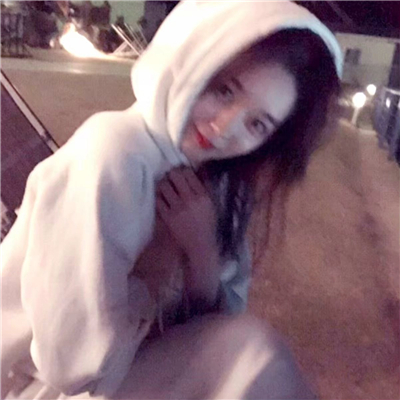 微信阳光清新性感女生头像