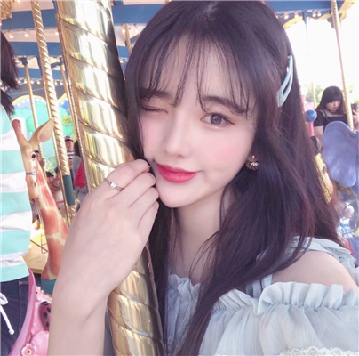 微信阳光清新性感女生头像