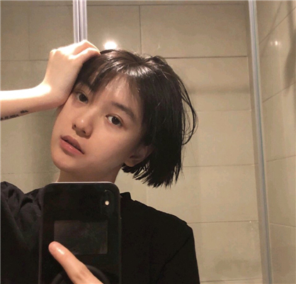 微信清新时尚阳光女生头像