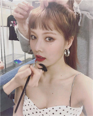 微信清新时尚阳光女生头像