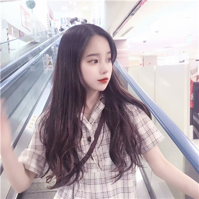 微信阳光清新性感女生头像