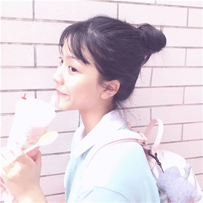 微信阳光清新性感女生头像