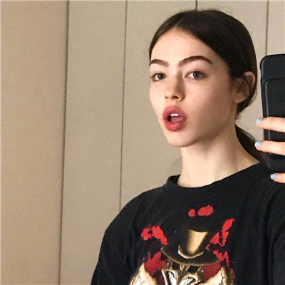 微信清新时尚阳光女生头像