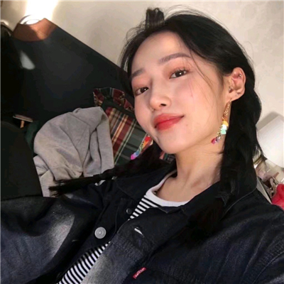 微信时尚文艺迷人女生头像