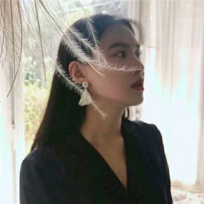 微信时尚文艺迷人女生头像