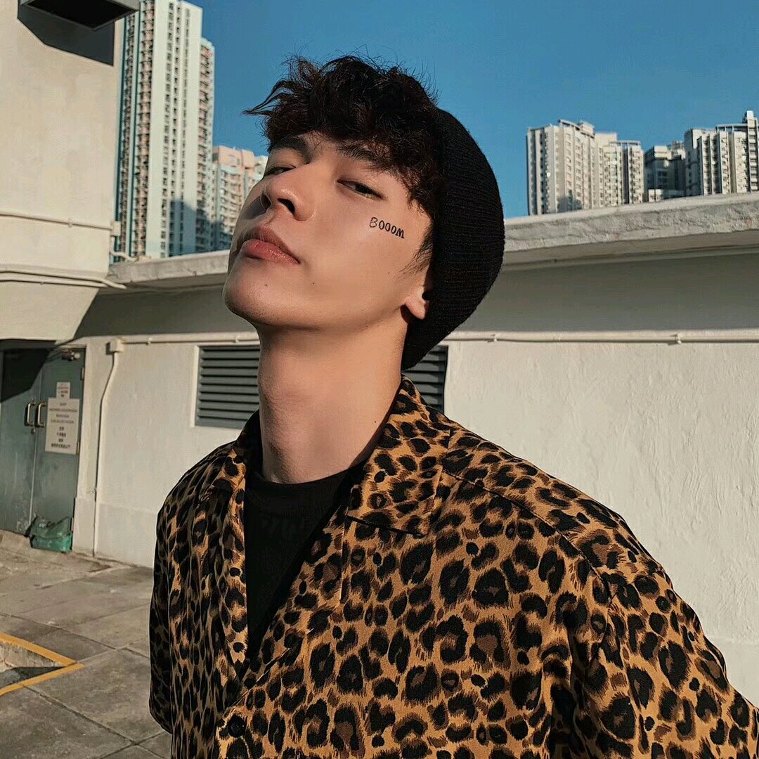 微信潮流性感冷酷男生头像