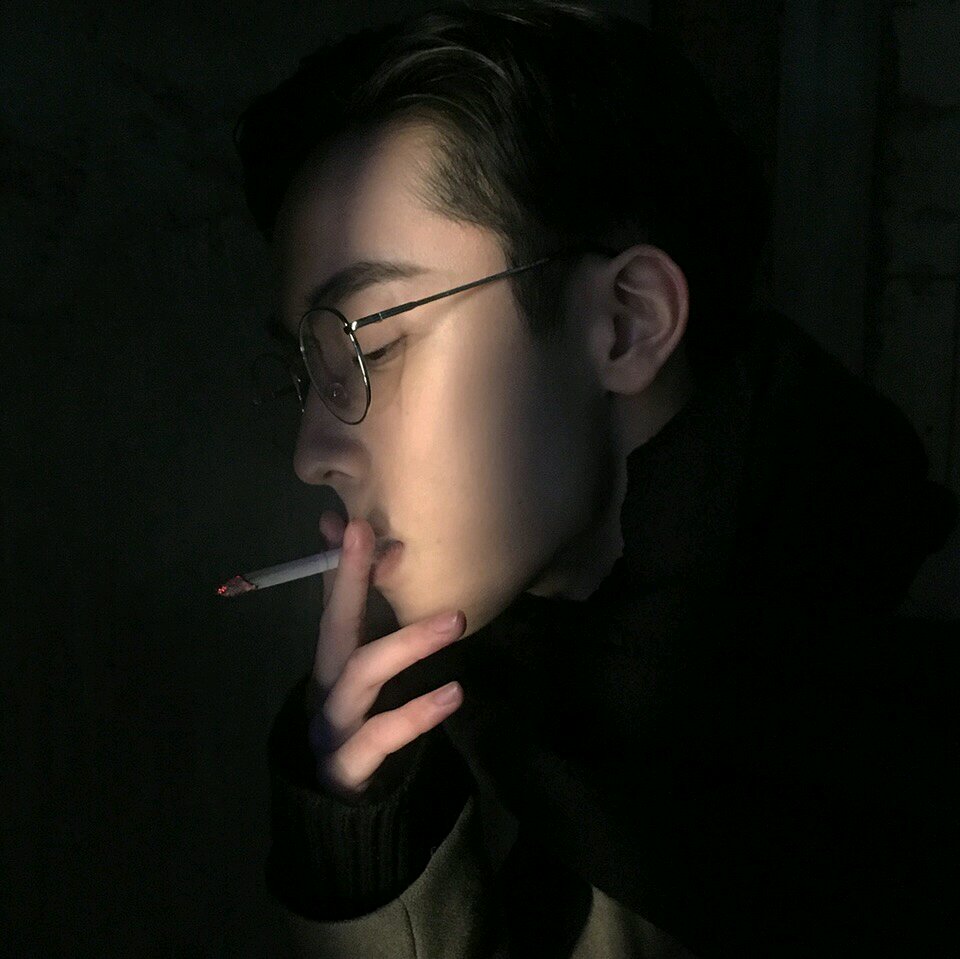 微信潮流性感冷酷男生头像