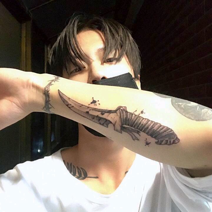 微信冷酷阳光气质男生头像