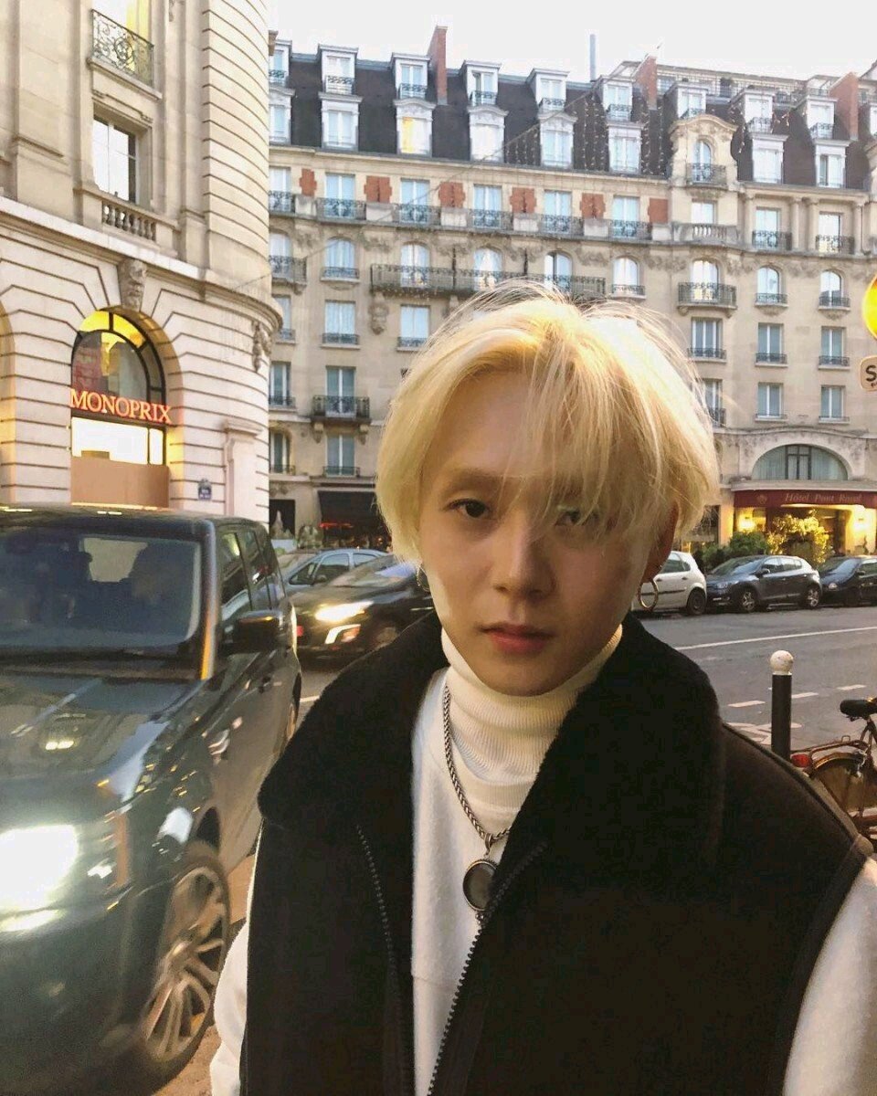 微信潮流性感冷酷男生头像