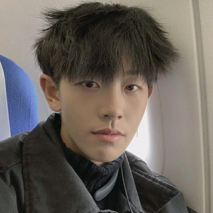 微信潮流性感冷酷男生头像