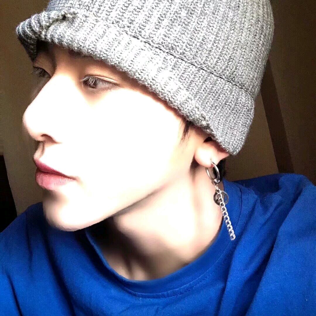 微信潮流性感冷酷男生头像