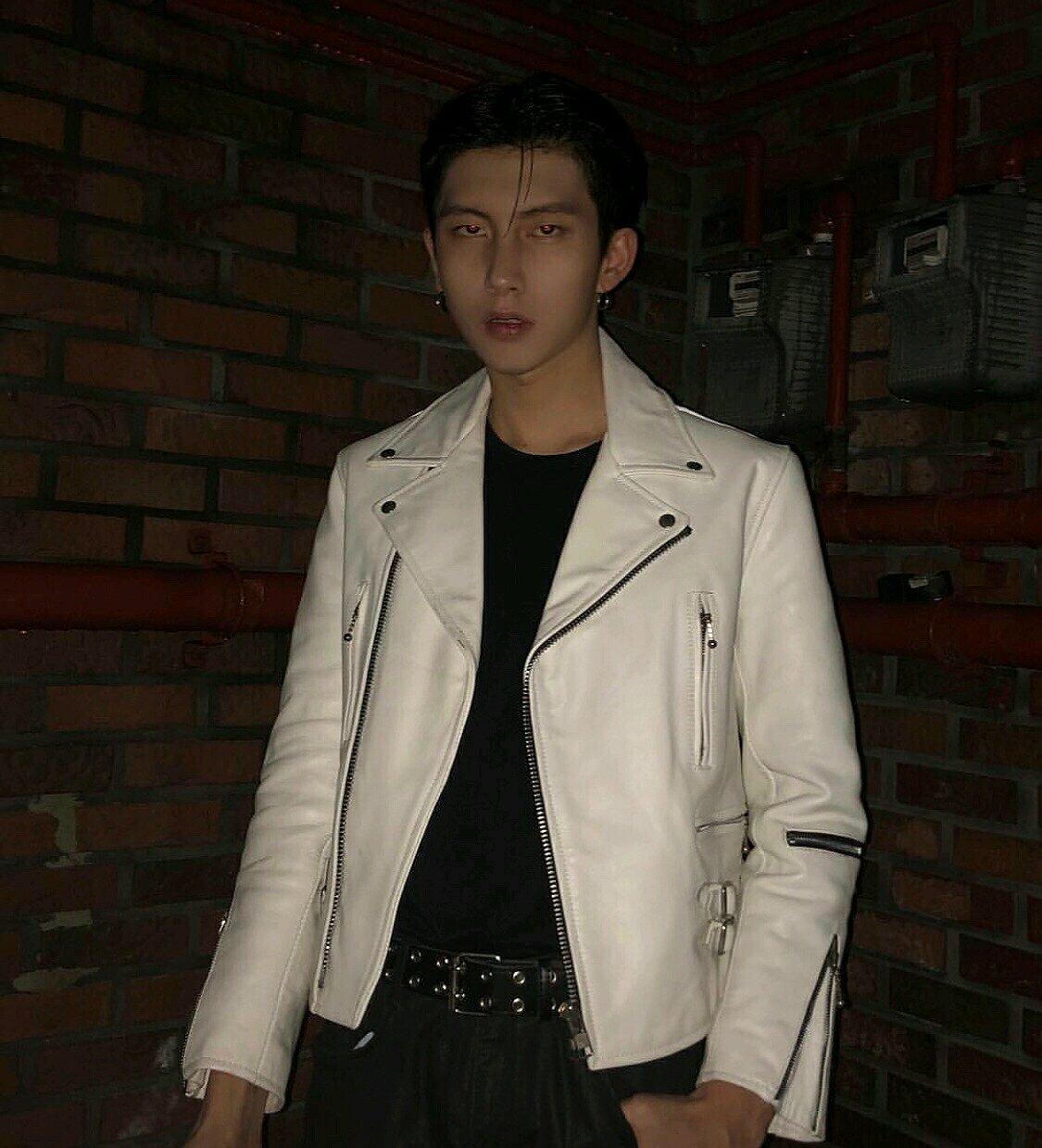 微信冷酷阳光气质男生头像