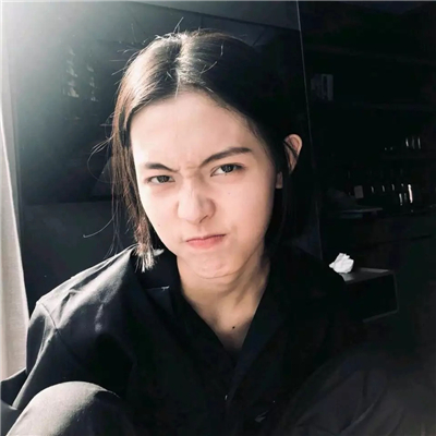 简洁气质阳光女生微信头像