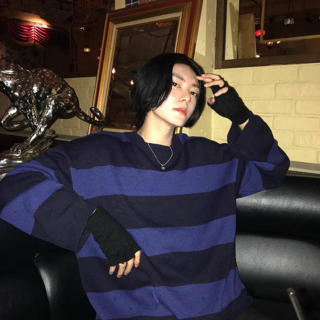 微信潮流性感冷酷男生头像