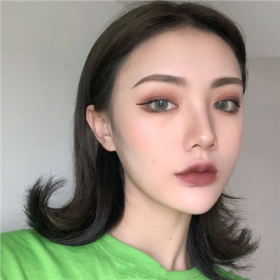 微信阳光简洁气质女生头像