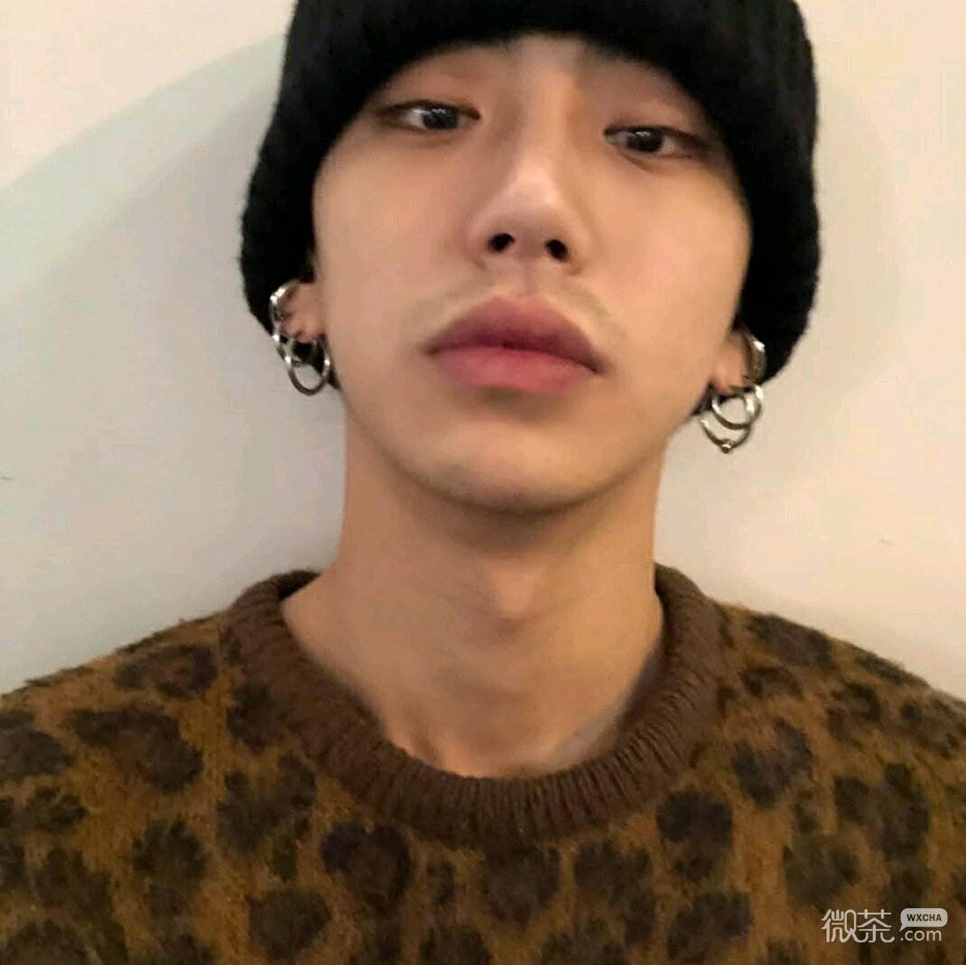 微信冷酷阳光气质男生头像