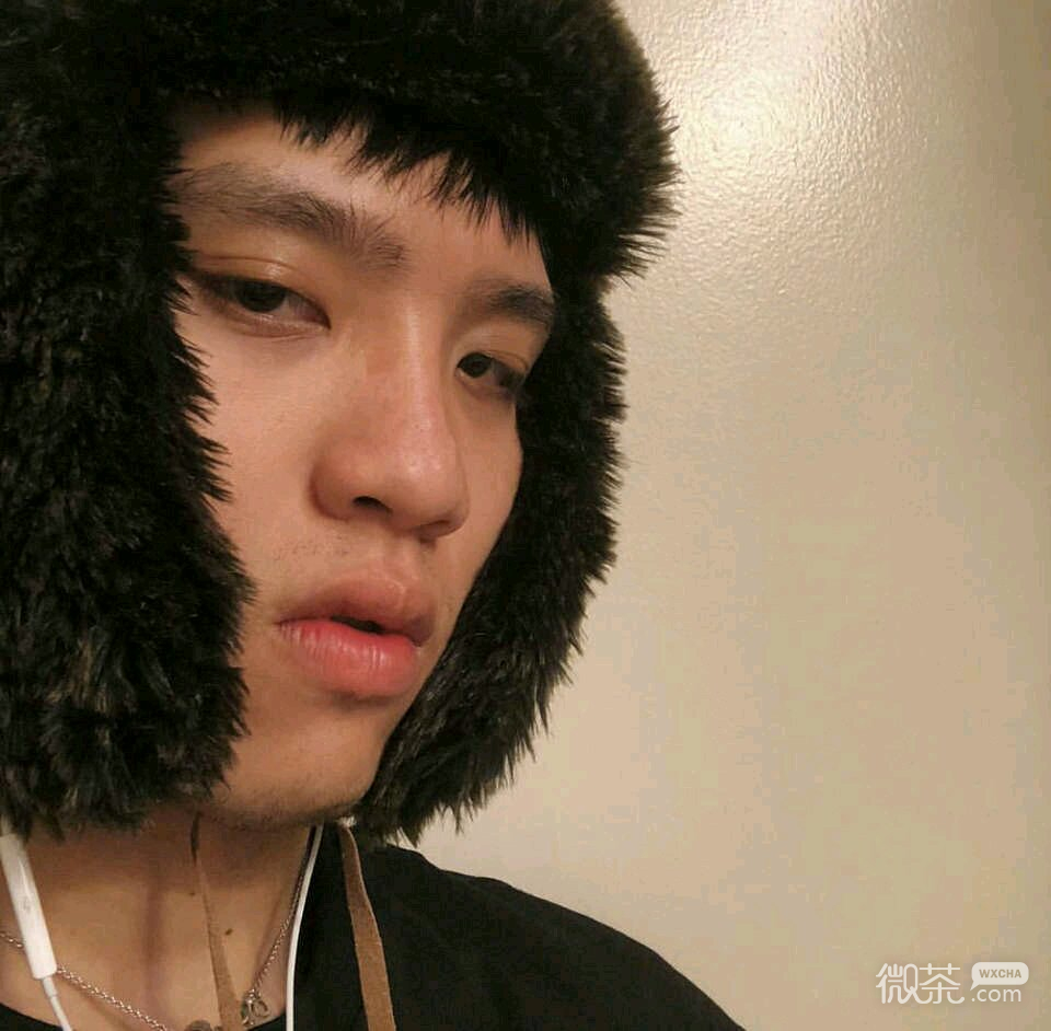 微信冷酷阳光气质男生头像
