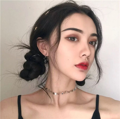 微信阳光简洁气质女生头像