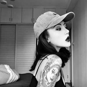 霸气超拽的黑白风格女生微信头像下载