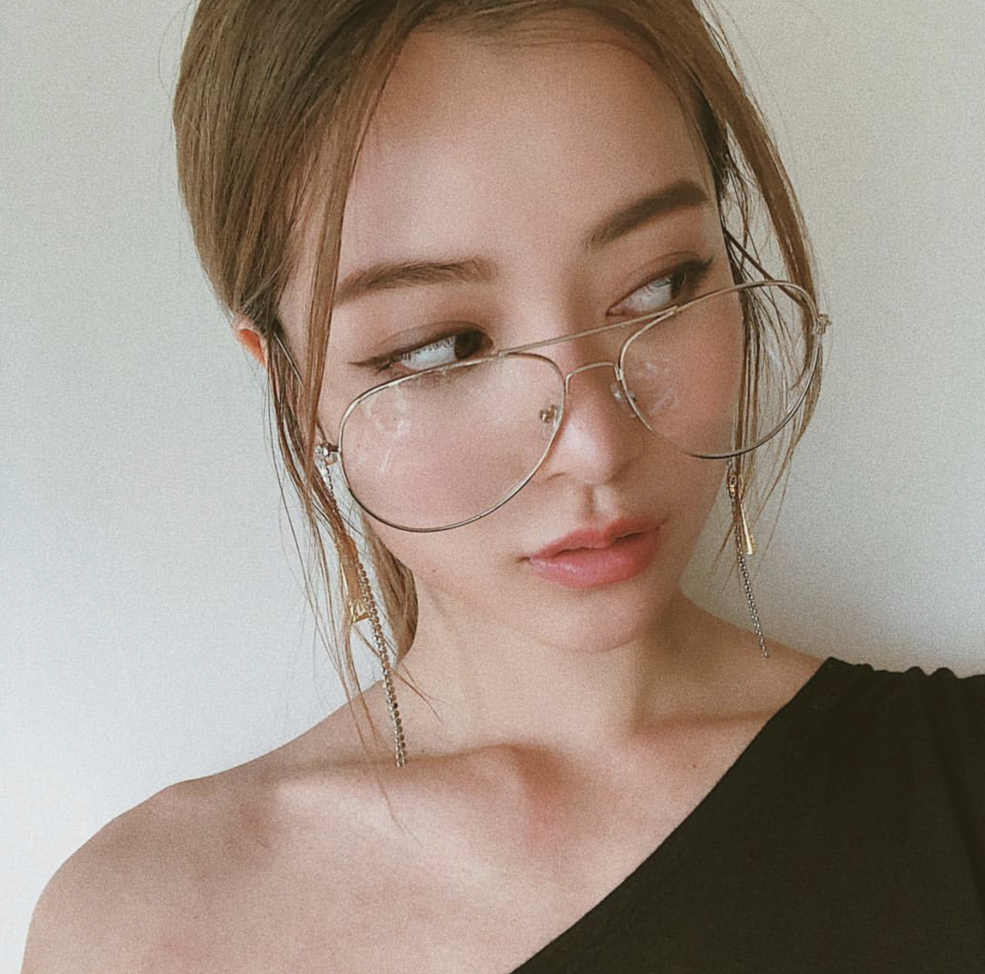 微信清新气质阳光迷人女生头像