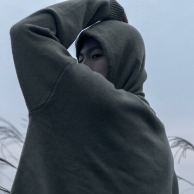 微信潮流性感冷酷男生头像