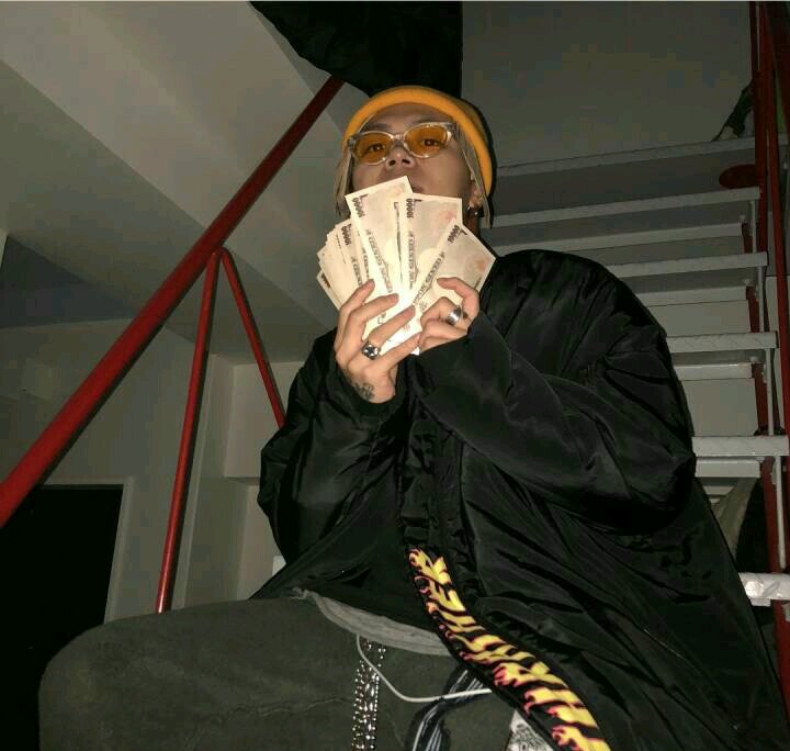 微信冷酷阳光气质男生头像