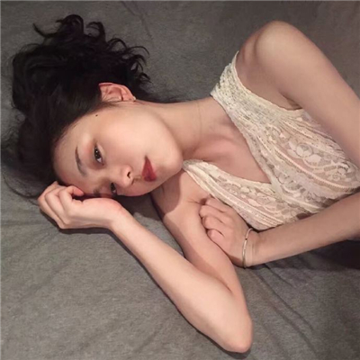 微信阳光简洁气质女生头像