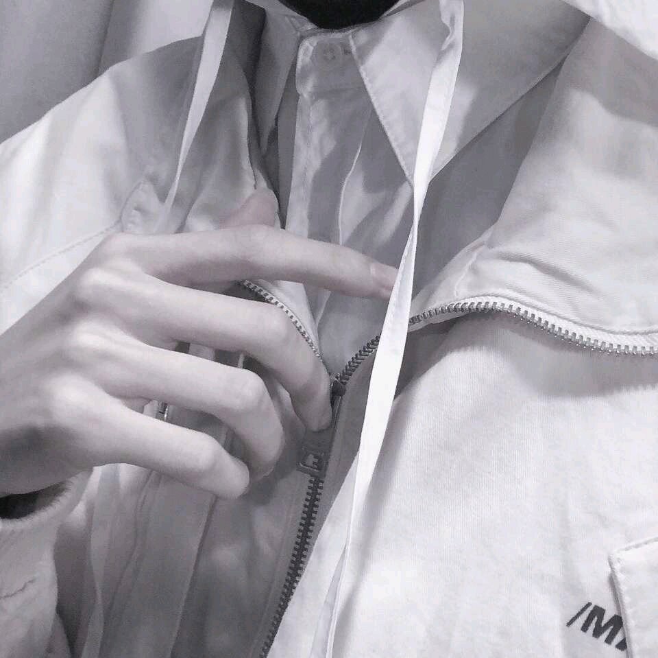 微信潮流性感冷酷男生头像