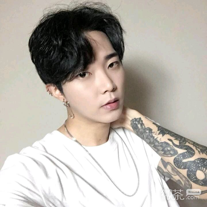 微信冷酷阳光气质男生头像