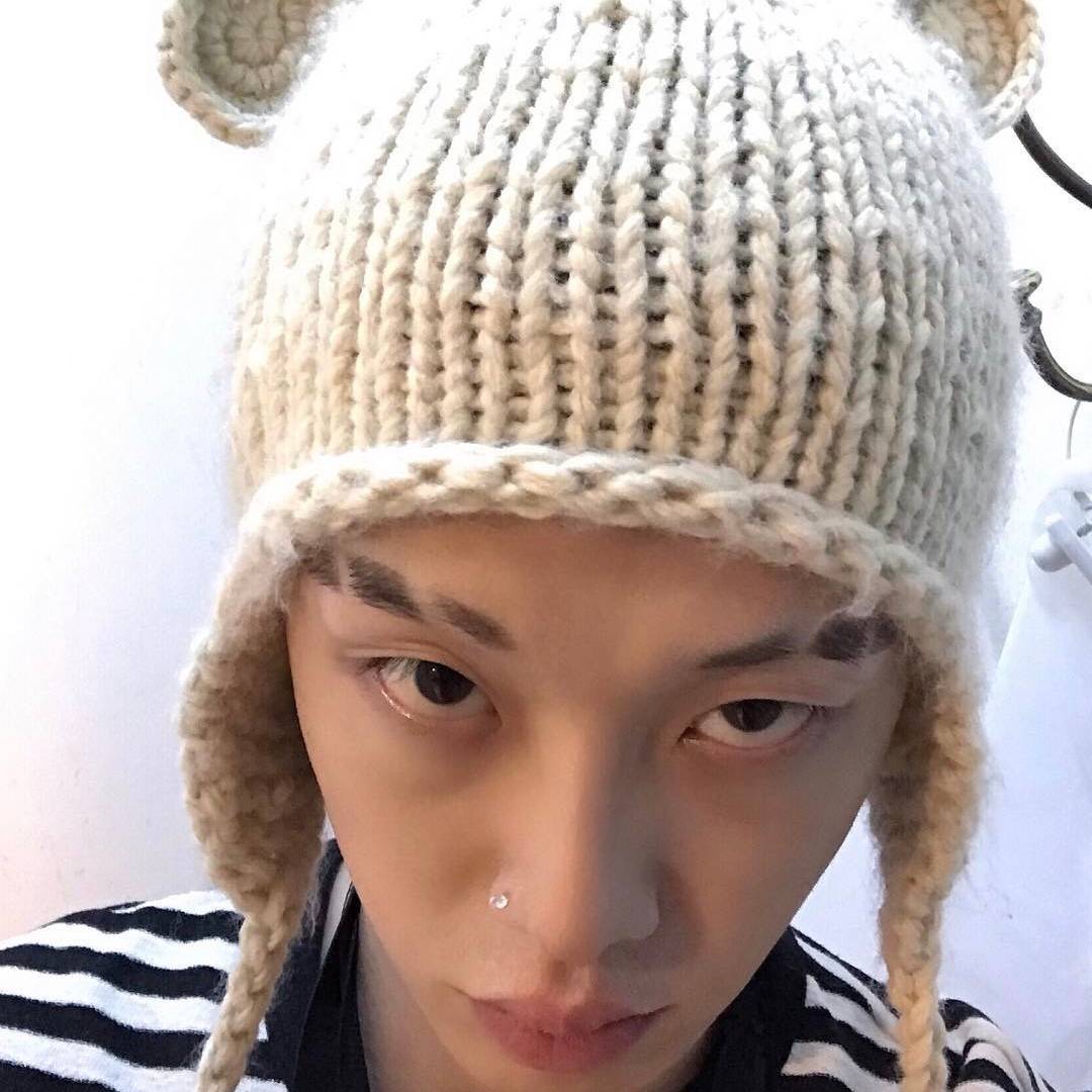 微信潮流性感冷酷男生头像