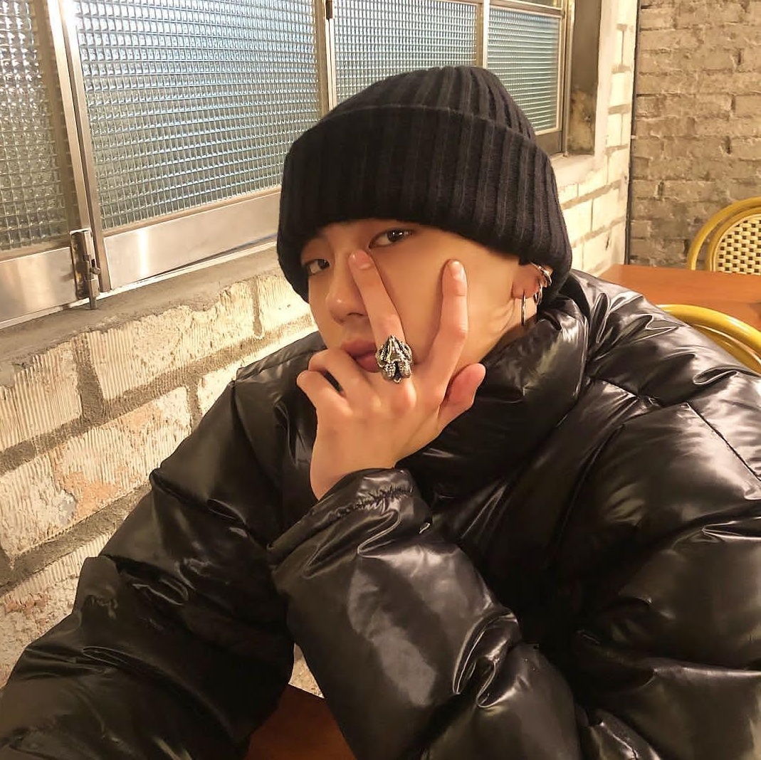 微信冷酷阳光气质男生头像