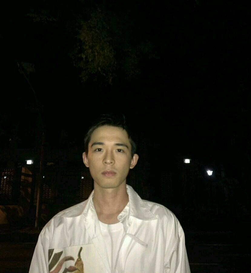 微信潮流性感冷酷男生头像