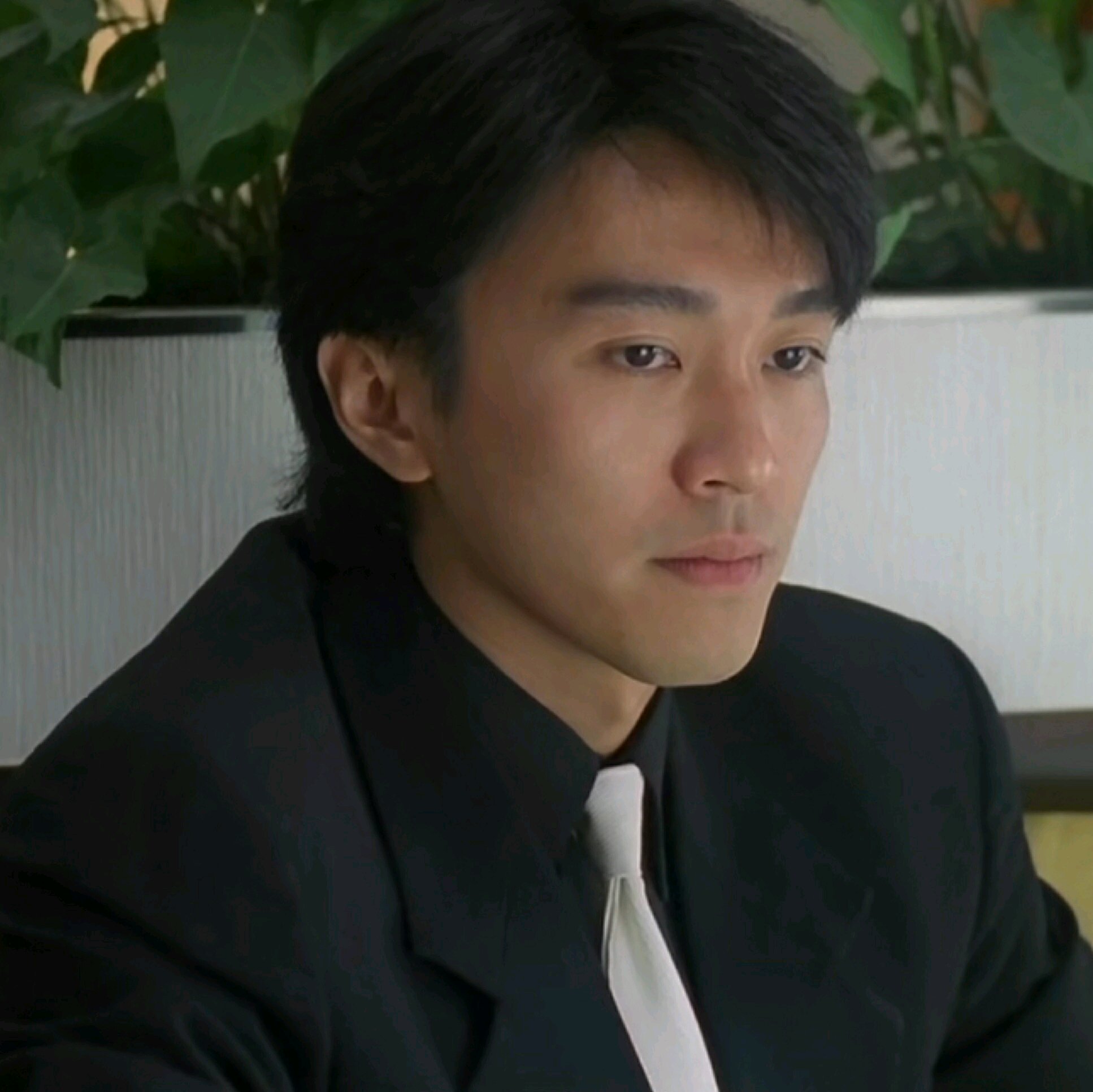 微信潮流性感冷酷男生头像