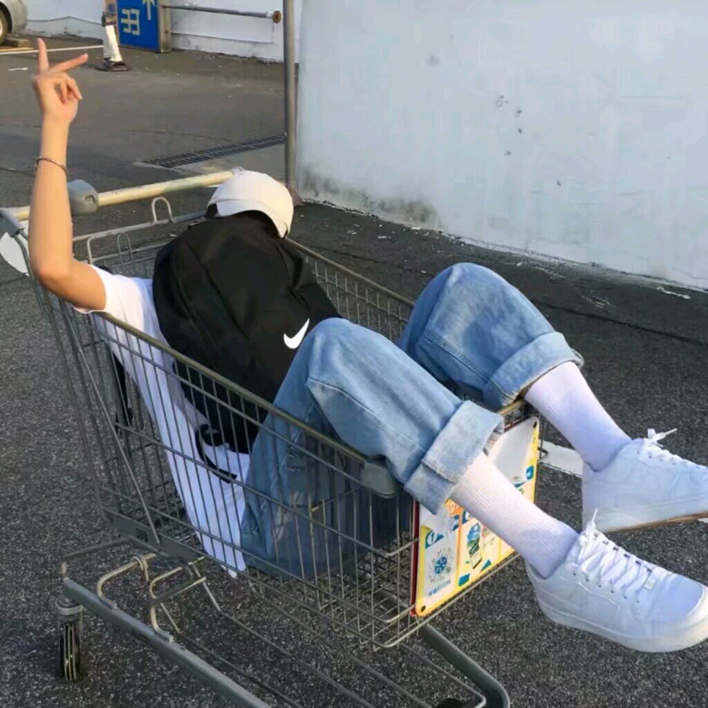 微信潮流性感冷酷男生头像