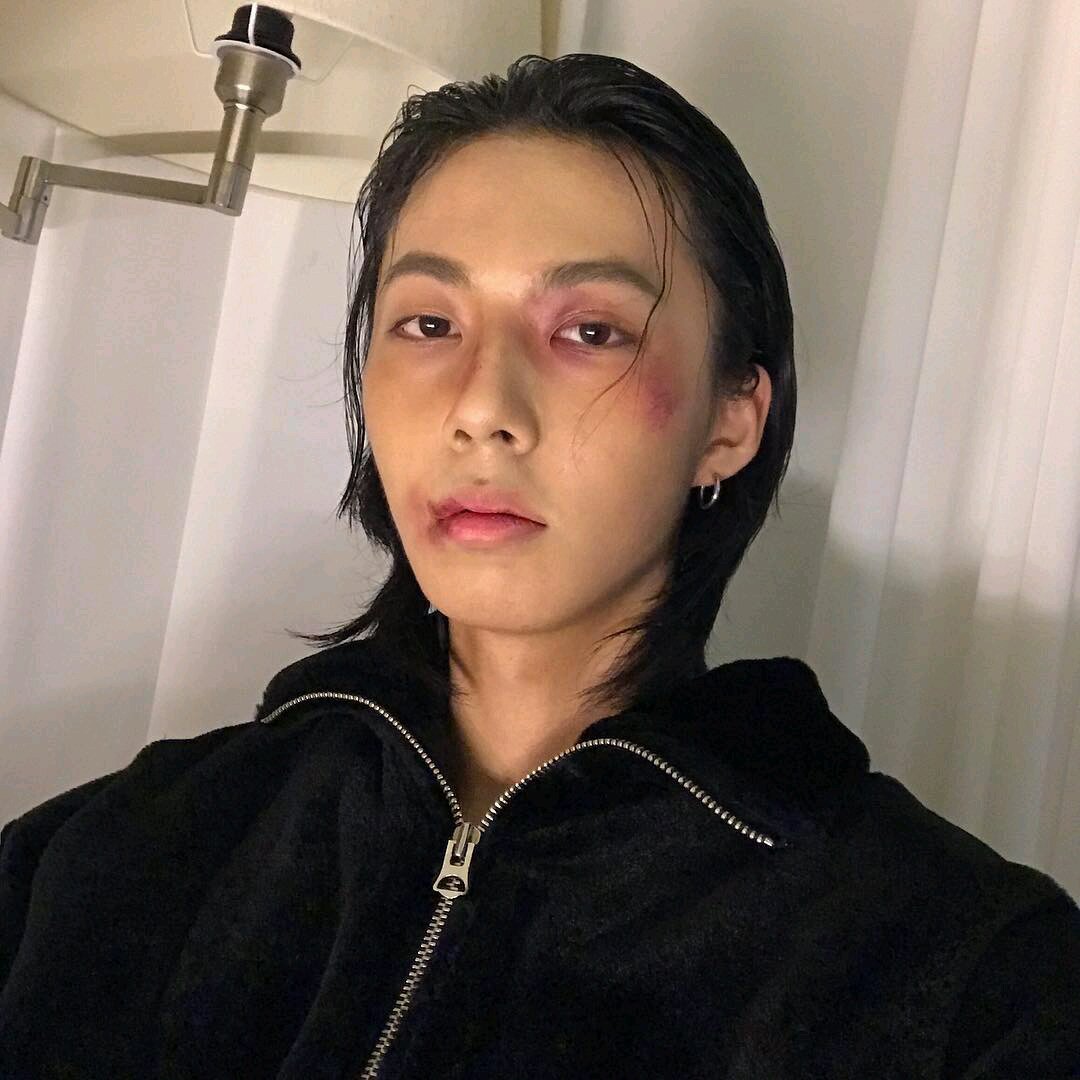 微信潮流性感冷酷男生头像