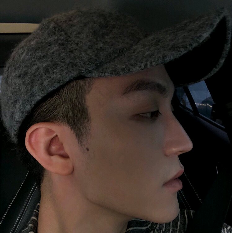 微信潮流性感冷酷男生头像