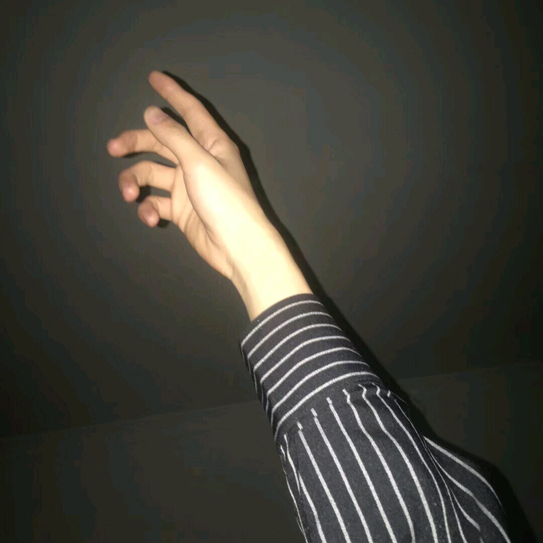 微信潮流性感冷酷男生头像