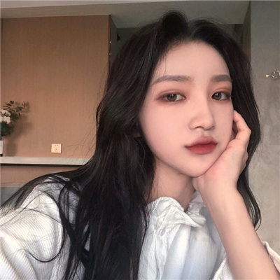 微信阳光简洁气质女生头像