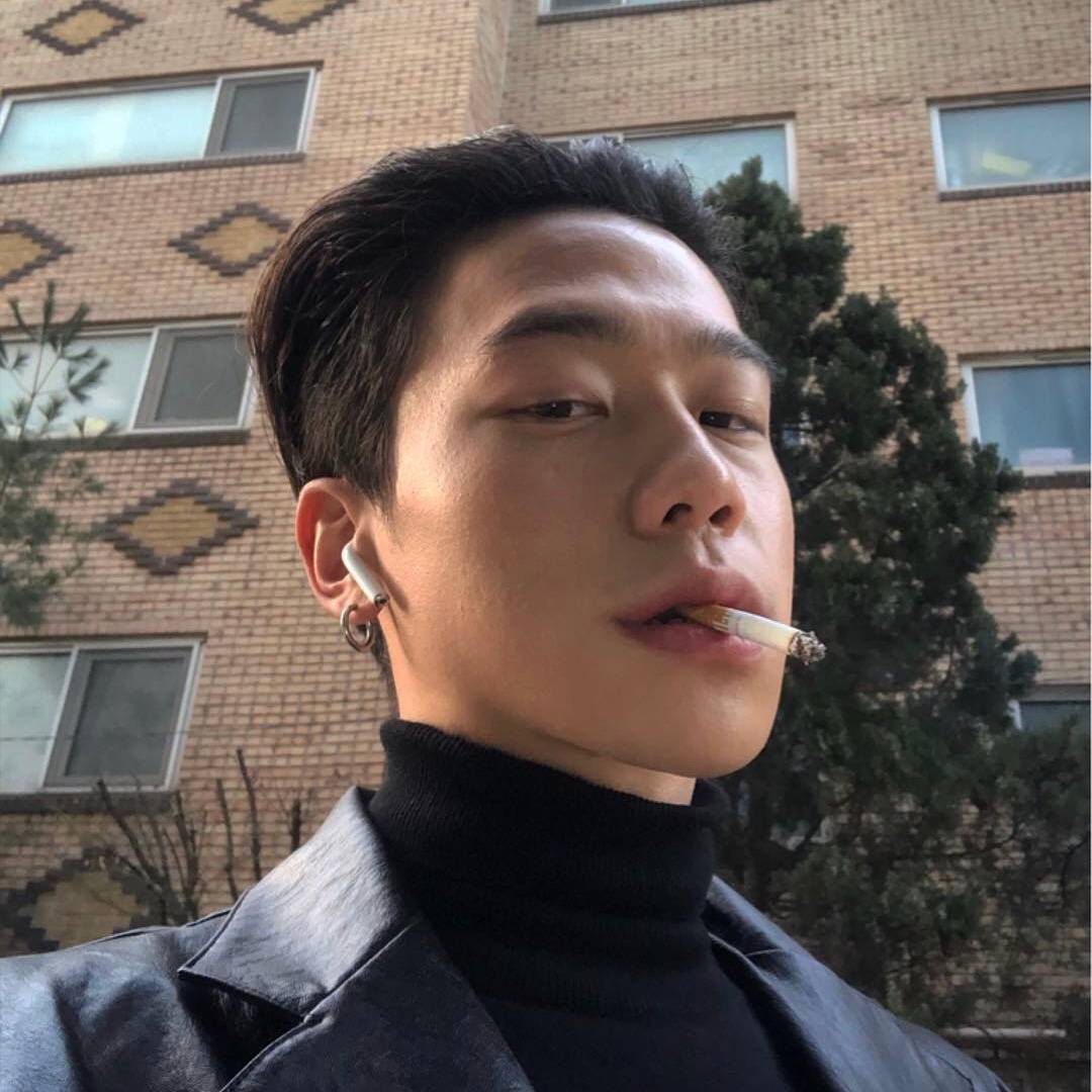 微信潮流性感冷酷男生头像