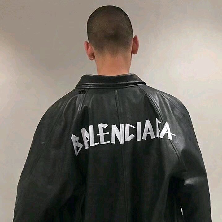 微信冷酷阳光气质男生头像