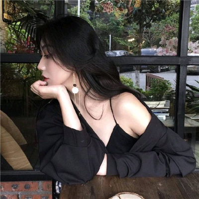 微信阳光简洁气质女生头像